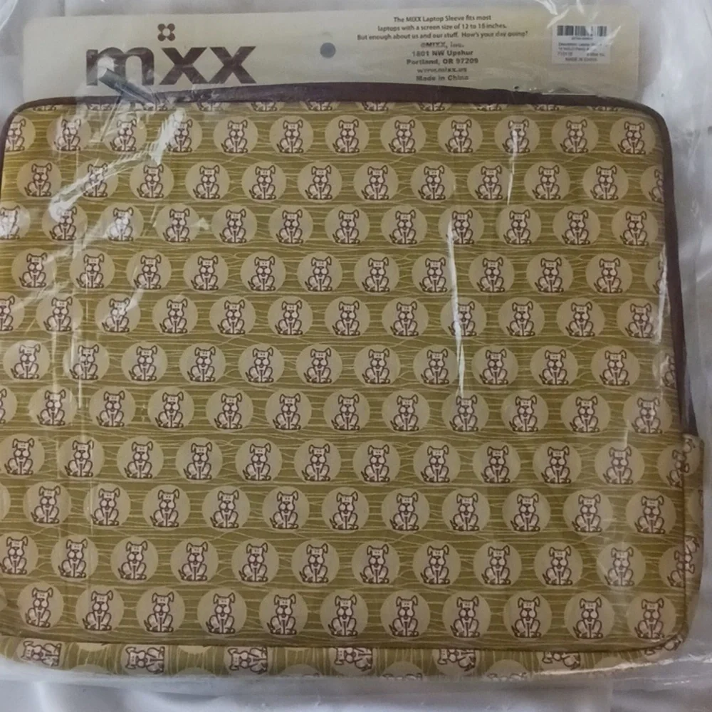 Dog Print Laptop Sleeve NWT 16
